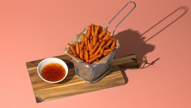 Batat saldie kartupeļi frī